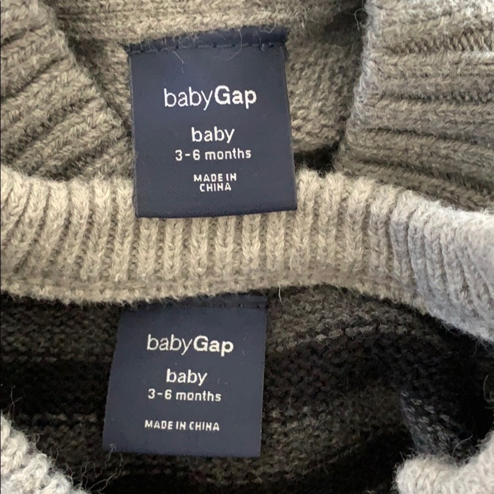 EUC bundle of Gap 2 sweater one pieces, sz 3-6 mos - Picture 9 of 9